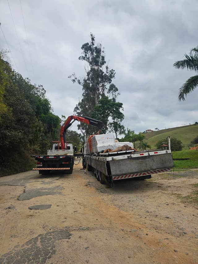 Caminhão Munck - Equipamentos Pesados para locação em Aparecida, SP