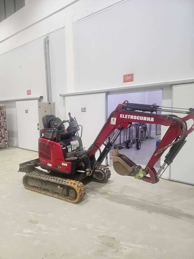 Mini escavadeira - Equipamentos Pesados para locação em Caçapava, SP