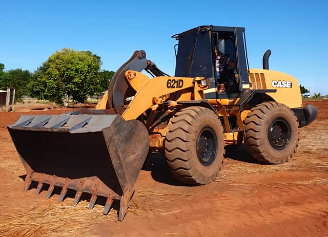 Pá carregadeira 621D - Equipamentos Pesados para locação em Nova Andradina, MS