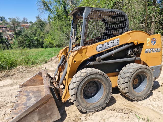 Mini Carregadeira Case Sv 185 - Equipamentos Pesados para locação em Araçoiaba da Serra, SP