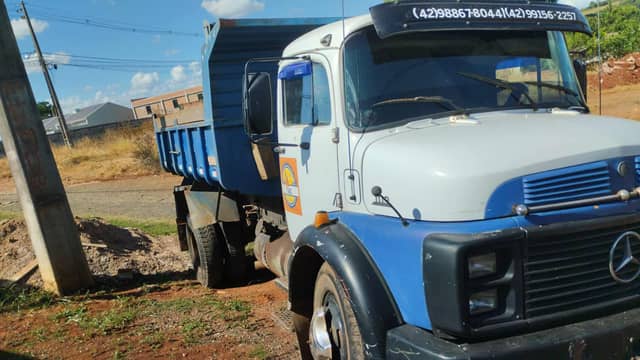 Caminhão caçamba - Equipamentos de Transporte para locação em Ponta Grossa, PR